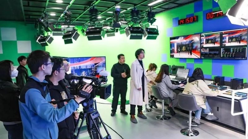 户外探险，镜头随行：短视频拍摄相机的选择指南**